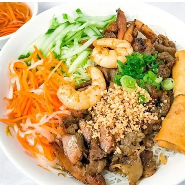 V9 Bun Tom Nuong Cha Gio.