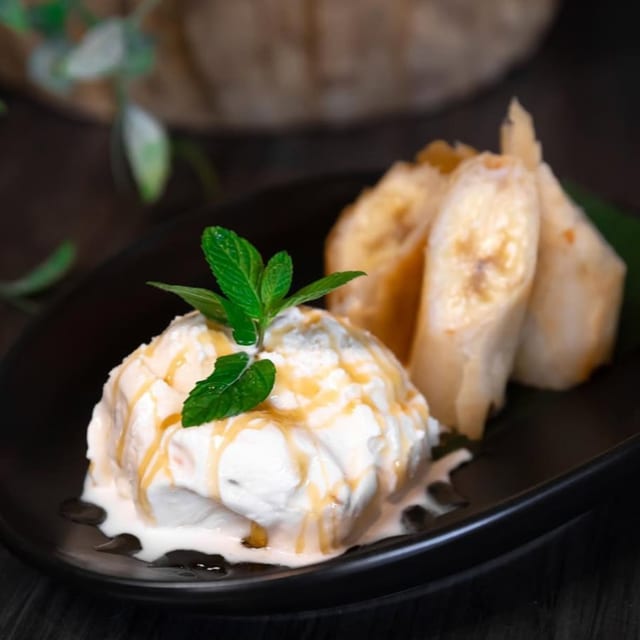 D5 Fried Bananas with Ice Cream.
